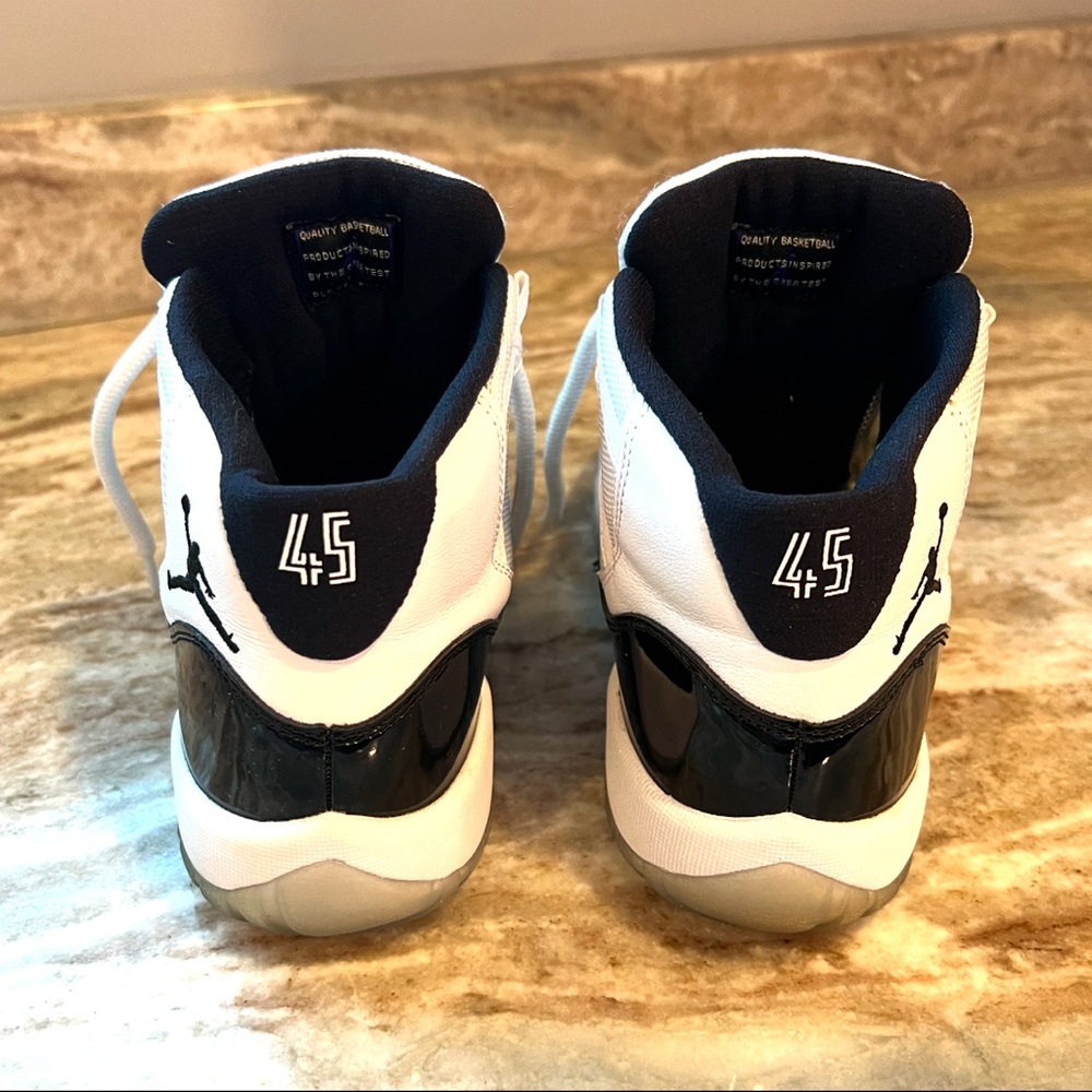 Air Jordan 11 Retro (GS) White/Black-Concord - Picture 4 of 12